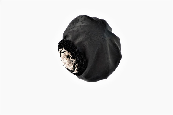 [再次上架]：和服花貝雷帽：黑花阿拉伯式花紋，黑色x灰花和服翻拍/國內免費送貨/ 1901b02 第4張的照片