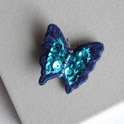 蝶々のブローチ　刺繍　オオルリアゲハ　ブルー 2枚目の画像