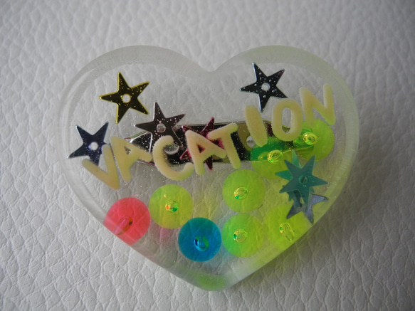 LOCK UPs brooch VACATION ハート バッジ 1枚目の画像