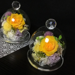 ガラスドームのお供え　黄色いバラとピンポンマム 4枚目の画像