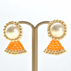 棉珍珠三角耳環（金橙） 第2張的照片