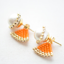 棉珍珠三角耳環（金橙） 第3張的照片