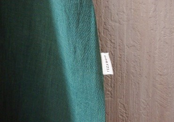 フレンチリネンのAラインワンピース　エンジュと藍の緑染め 2枚目の画像