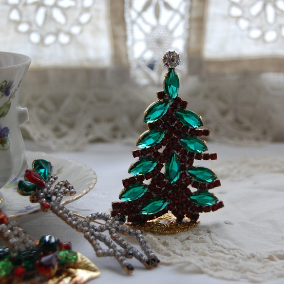 ヴィンテージチェコガラスのクリスマスツリー*リーフモチーフpalegreen 1枚目の画像