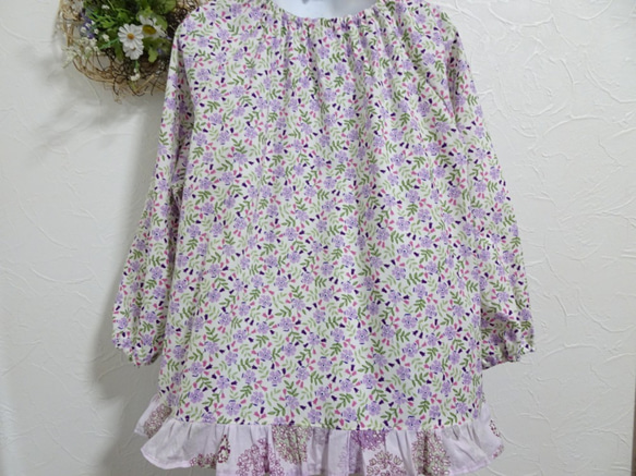 １２０ｃｍ　紫系シックな花柄　リボン、フリル　スモック  入園 入学  女の子 6枚目の画像