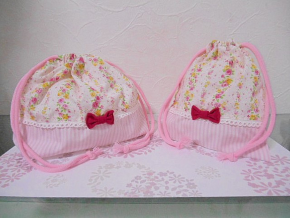 お弁当袋＆コップ袋　ピンク系きれいな花柄　ストライプ　リボン付き  入園 入学  女の子 1枚目の画像