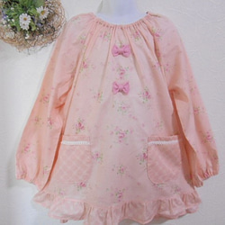 一点もの★130cm　yuwa生地ピンク系上品な花柄　リボン、フリル　スモック 入園 入学 女の子 1枚目の画像