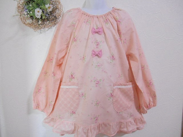 一点もの★130cm　yuwa生地ピンク系上品な花柄　リボン、フリル　スモック 入園 入学 女の子 1枚目の画像