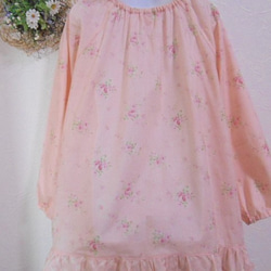 一点もの★130cm　yuwa生地ピンク系上品な花柄　リボン、フリル　スモック 入園 入学 女の子 5枚目の画像