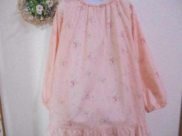 一点もの★130cm　yuwa生地ピンク系上品な花柄　リボン、フリル　スモック 入園 入学 女の子 5枚目の画像