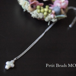 願いが叶う？純白の美！淡水真珠のクロス＆水晶～シンプルなネックレス 1枚目の画像