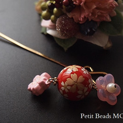 桜の転写玉＆チェコのお花＆桜の鈴♪♪～小ぶりな簪(紅色) 2枚目の画像