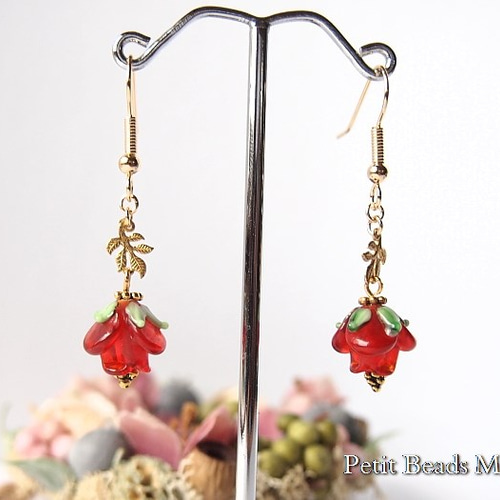 とっても可愛い♪深紅の薔薇の瑠璃玉～ピアス(イヤリングに変更