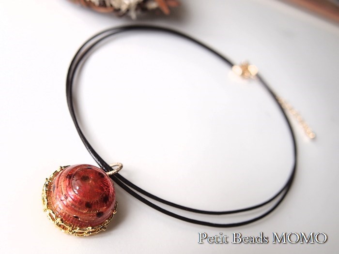 ベネチアングラス(レッド)の革紐チョーカー＆ロングペンダント～２wayタイプ～２点限り！