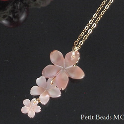 春はすぐそこ.。o○優美なしだれ桜（高品質ピンクシェルAAA) の14KGFネックレス『桜ハンドメイド2024』 2枚目の画像