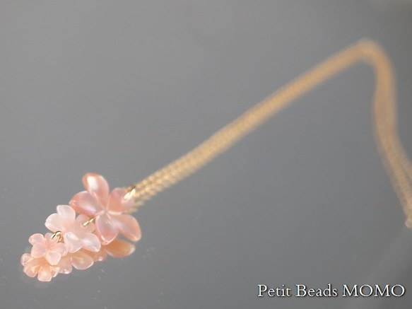 春はすぐそこ.。o○優美なしだれ桜（高品質ピンクシェルAAA) の14KGFネックレス『桜ハンドメイド2024』 7枚目の画像