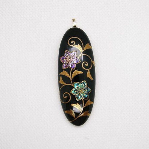 漆塗りペンダント 草花蒔絵 C ペンダントトップ てまや 通販｜Creema 