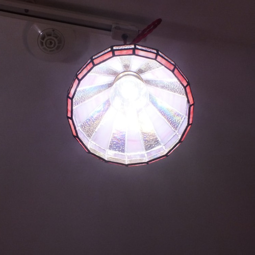 ピンクのペンダントライト（桃色） LEDフィラメント電球は含まず