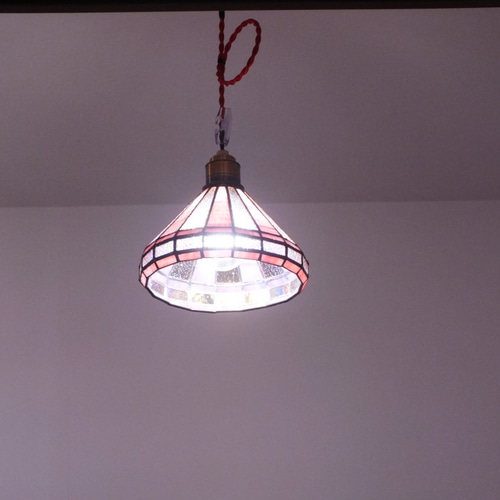 ピンクのペンダントライト（桃色） LEDフィラメント電球は含まず 