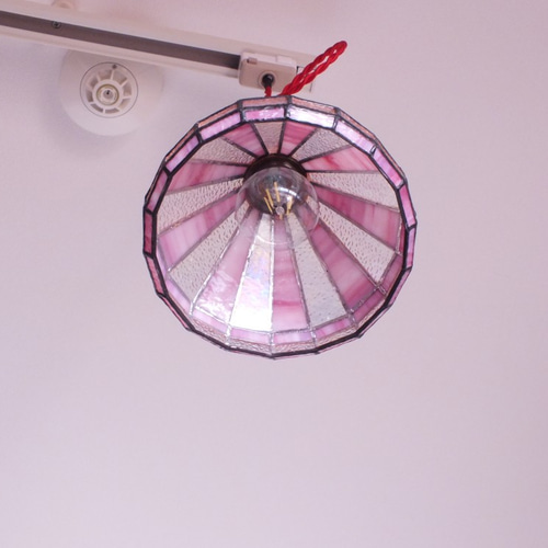 ピンクのペンダントライト（桃色） LEDフィラメント電球は含まず 