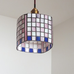 スカイブルーのペンダントライト、市松模様（白色ＬＥＤ電球付き、ステンドグラス） スカイブルーのペンダントライト、市松模様シリーズ4（白色LED電球