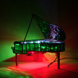 グランドピアノ・・レトロな緑色　ステンドグラスの手作り 1枚目の画像
