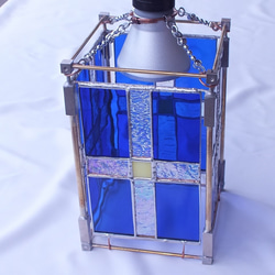 ステンドグラスのランプ　真鍮パイプとステンドグラスのペンダントライト（ＬＥＤ電球付き） 5枚目の画像