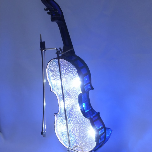 青いバイオリン new2；ステンドグラス作品 LEDを組み込んだ