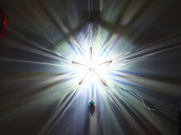 クリスタルガラスの星が灯る部屋に・・ver.2　　（ステンドグラス、ＬＥＤランプ　壁掛け） 6枚目の画像