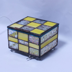 光り輝くボックス（小物入れ、ステンドグラス、ＬＥＤ内蔵、ランプ、市松模様） 6枚目の画像