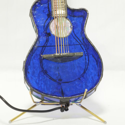 青空のギター　ver．5　ステンドグラスのギターにＬＥＤを組み込んだ手作りランプです。 6枚目の画像