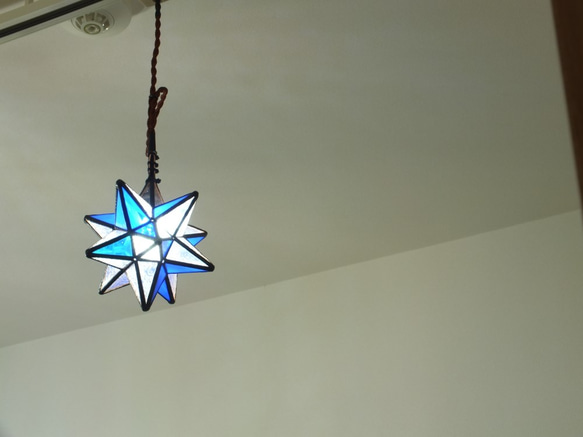 星の灯り；フェルメールブルー 　　ステンドグラス手作り  LＥＤランプ　689-36 3枚目の画像