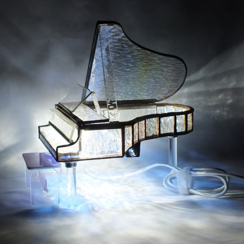きらきらクリスタルのグランドピアノ TYPE5；ステンドグラスでLED
