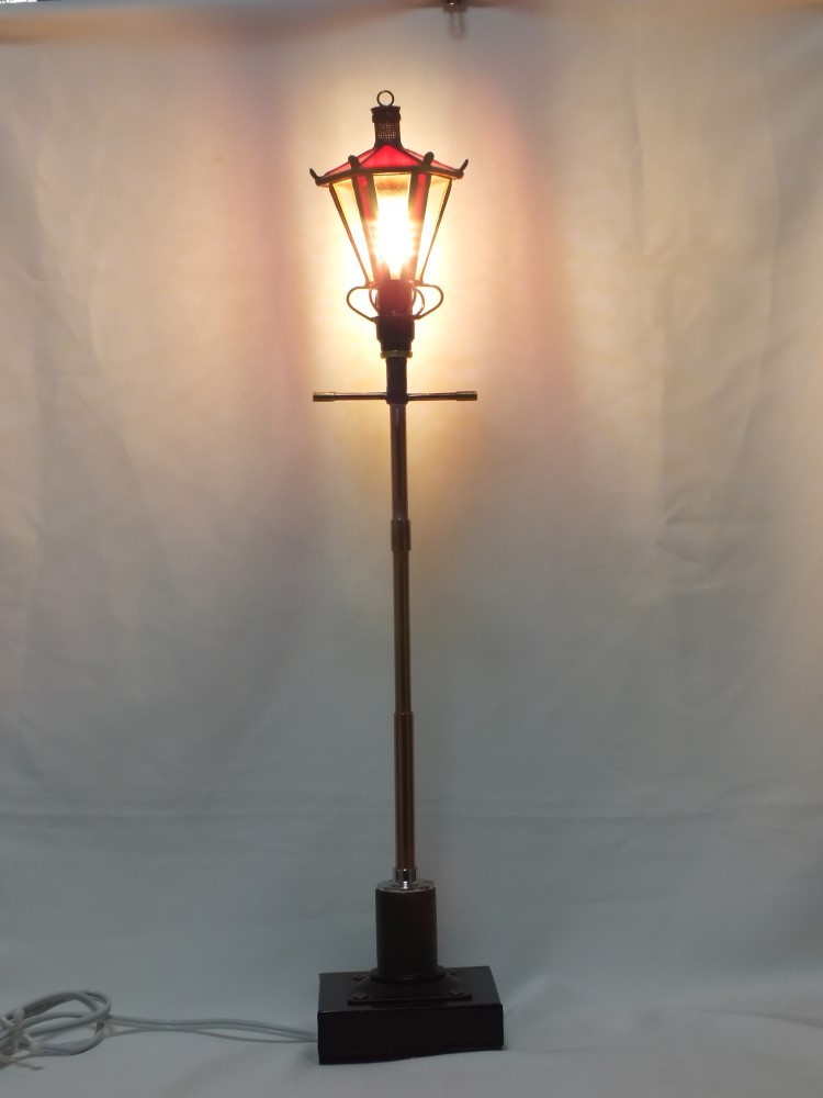 セピア色の小さなガス灯；赤帽子 No.2　 ステンドグラスとLED電球の手作りガス灯