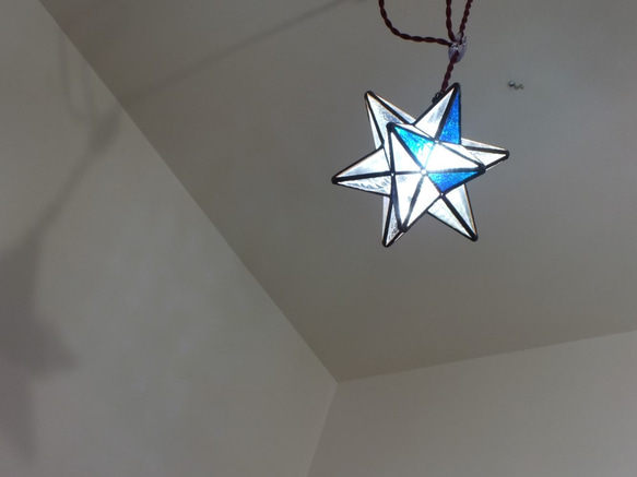 紺青の星灯り　ステンドグラス手作り 星型 ＬＥＤランプ　 6枚目の画像