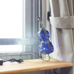 青紫のチェロ；ステンドグラスとＬＥＤの手作りのランプ 3枚目の画像