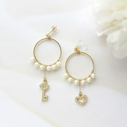 *3334*Pearl hoop×Lucky charm earring／pierce 3枚目の画像