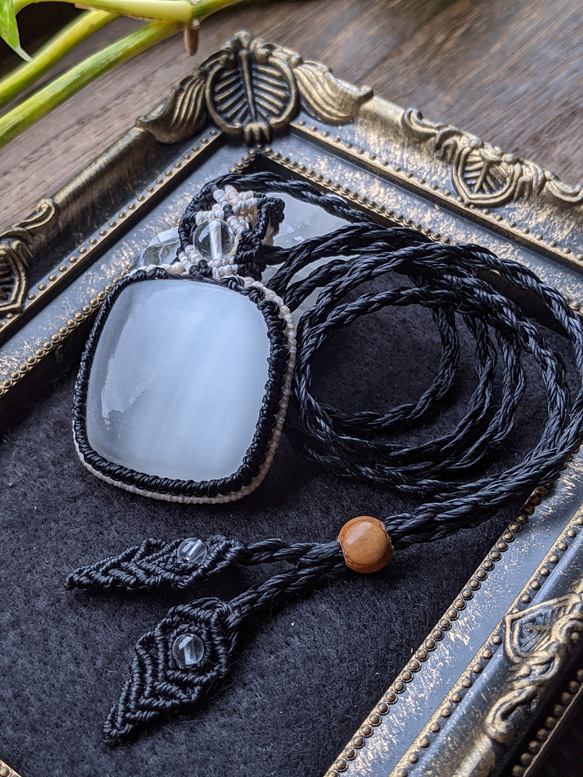 ☆セレナイト☆マクラメ編みネックレス ペンダントトップ ファミリア