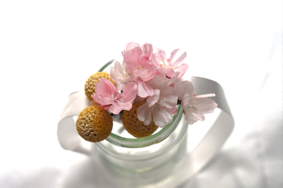 桜とビリーボタンのヘッドドレス 【受注生産4～5日】 1枚目の画像