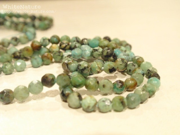 AfricanTurquoise（アフリカン・ターコイズ）多面カット極小1.8～2ミリ　42個 2枚目の画像