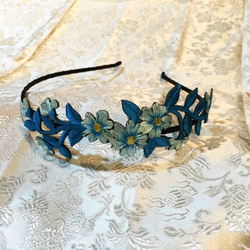 花刺繍のカチューシャ（ブルー） 2枚目の画像