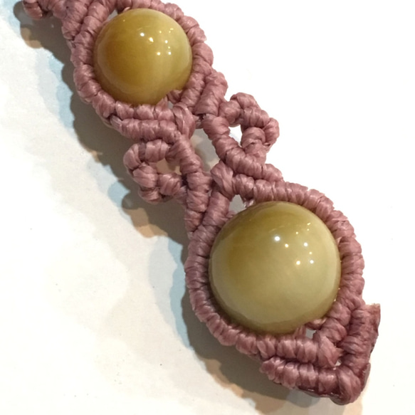 天然石のマクラメ編みペンダントトップ/長い花瓶（ピンク系×ゴールデンタイガーアイ） 3枚目の画像