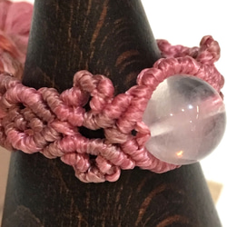 天然石のマクラメ編みリング/花瓶（ピンク系×ローズクォーツ） 3枚目の画像