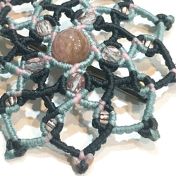 天然石のマクラメ編みヘアピン/ダリア（花火×ストロベリークォーツ） 4枚目の画像