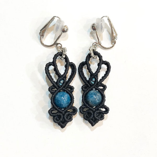 天然石のマクラメ編みピアス・イヤリング【菊花紋】ブラック系