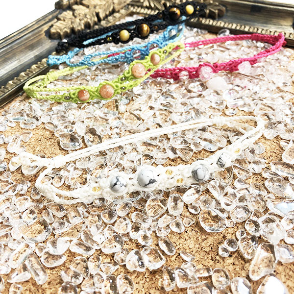 天然石のマクラメ編みアンクレット【アラベスク】ホワイト系・ハウライト