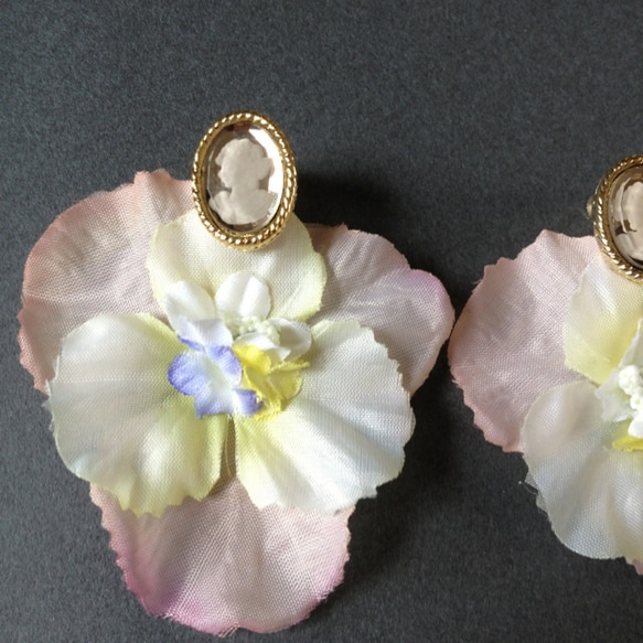 big.flower&cameo-earring♡ 2枚目の画像