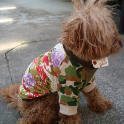犬服　Bサイズ     和柄 和モダン 鶴 花 シャツ 迷彩柄　犬　服　ビーグル 中型犬 1枚目の画像