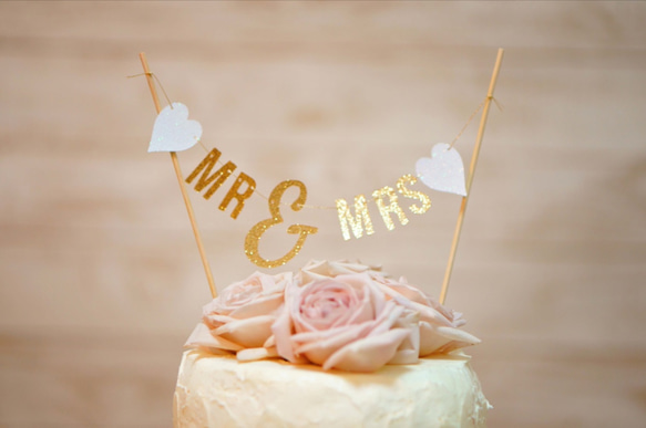 "Mr&Mrs" ケーキバンティング（ケーキ用ガーランド） 1枚目の画像