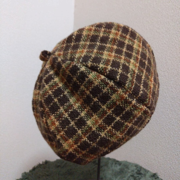 手紡ぎと手織りのベレー帽 2枚目の画像